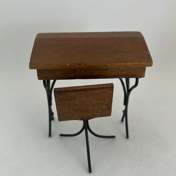 Dollhouse furniture schoolhouse desk and chair vintage - Picture 2 of 8